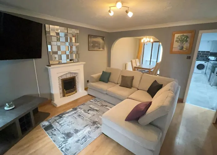 Cosy 4 Bedroom Holiday Let Stevenage 22Mins From London On The Train