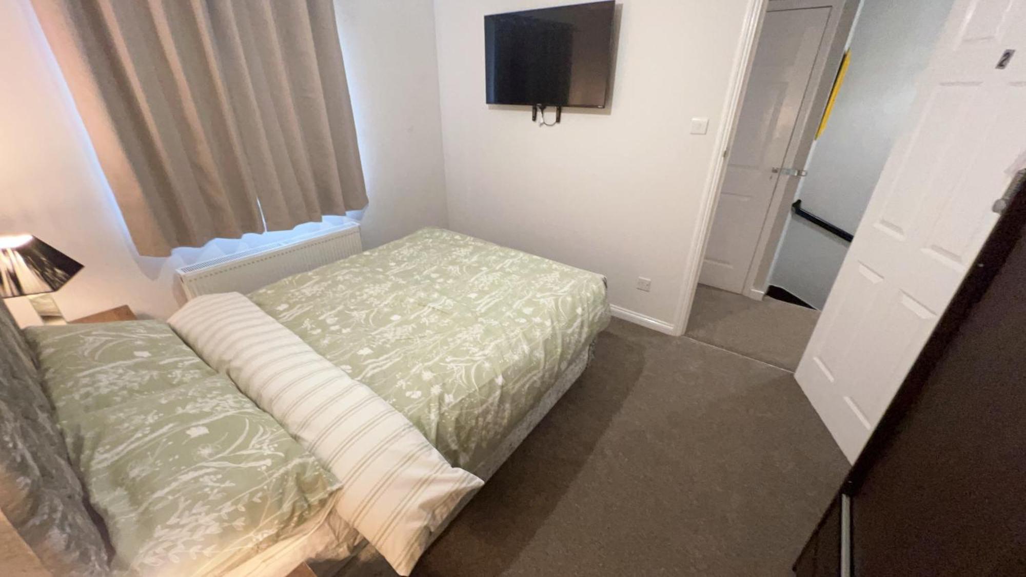 Cosy 4 Bedroom Let 22mins From London On The Train Сasa de vacaciones *